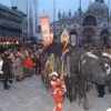 20060228 VENEZIA CRO. ULTIMO GIORNO DI CARNEVALE. "Battaglia tra Carnevale e Quaresima" della Compagnia dei Pazzi. © Andrea MEROLA