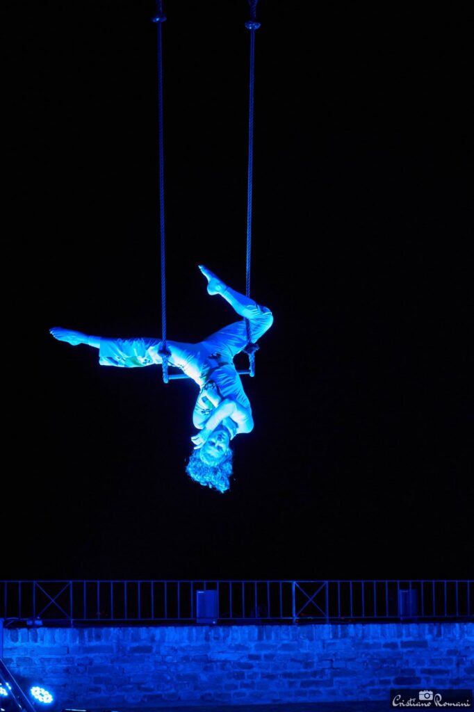 Aerial trapeze