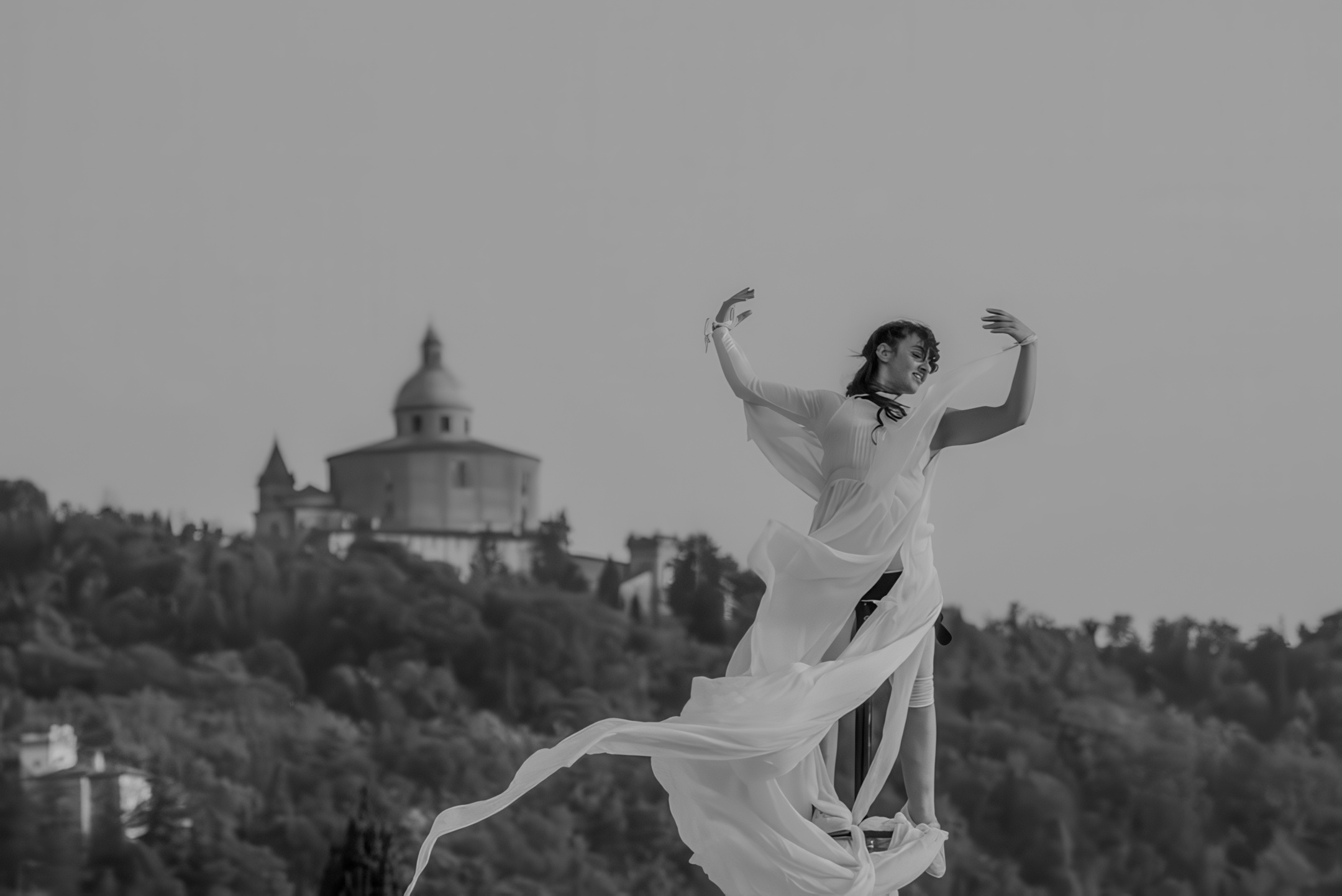 Black and white artist on the sway pole